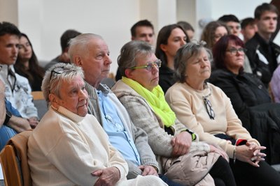 Beim Forum im Publikum saß auch Regina Labahn, Vorsitzende des Frauenkreises der ehemaligen Hoheneckerinnen (vorn).
