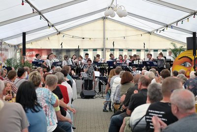 Bei Zschorlauer Mondfest 2023 sind unter anderem auch die Fröhlichen Harmonikaspatzen aufgetreten.