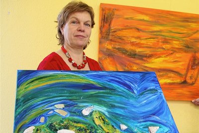 Als Künstlerin und Kursleiterin unermüdlich für den Verein Lichtpunkt im Einsatz: Cornelia Riedel. 