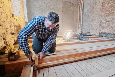 Großbaustelle Gymnasium Zschopau: In den Zimmern wird derzeit ein Verbundsystem aus Holz und Beton installiert. 
