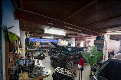 Hereinspaziert: In einer Werkstatt im vogtländischen Falkenstein wird der Wagen immer weiter verbessert. 