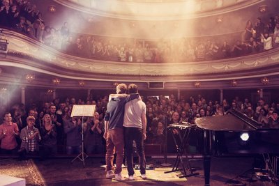 Standing Ovations nach dem Auftritt im Plauener Theater.
