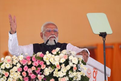 Narendra Modi wird von einigen seiner Anhänger als ein auf die Erde hinabgestiegener Gott betrachtet (Archivbild). 