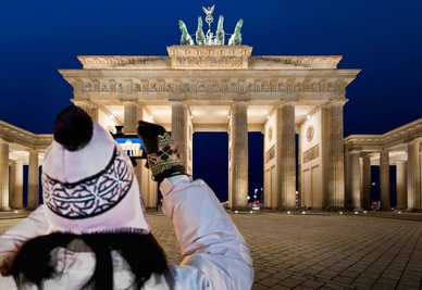 Handys sind Alleskönner. Neben dem Kommunizieren wird es oft und gern zum Fotografieren genutzt - und das Bild sogleich allen Freunden in der Heimat zugeschickt. Doch bei Nässe und Kälte kann das Mobiltelefon nicht richtig arbeiten oder es verweigert komplett den Dienst.