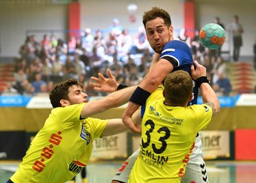 In der zweiten Handball-Bundesliga hat der EHV Aue am Samstagabend gegen Empor Rostock gewonnen.