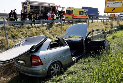 Am Vormittag überschlug sich ein Auto auf der B 174.