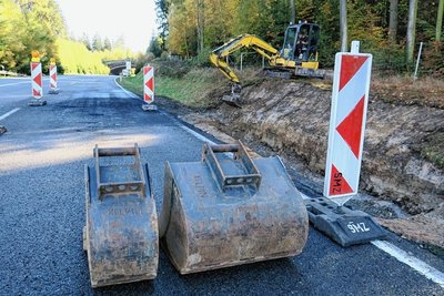 Am Donnerstag dauerten die Erdarbeiten an der Brandstelle an. Viel Kraftstoff war ausgelaufen.