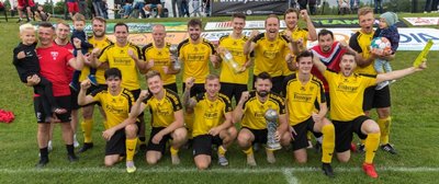 Verdienter Jubel: Die Kicker des BSC Freiberg haben den 1. Sommer-Cup gewonnen. 