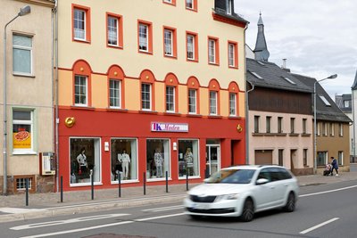 Das Geschäft befindet sich im traditionsreichen Haus an der Hartensteiner Straße 24.