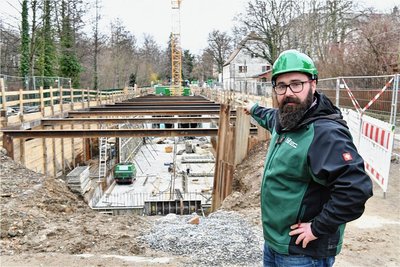 Sylvio Weber von der Firma LSTW leitet den Bau des Regenrückhaltebeckens in der Beethovenstraße in Freiberg. 