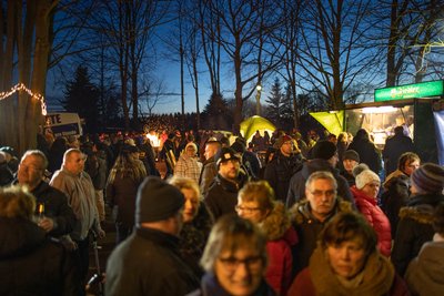 Lagerfeuerromantik statt Wintergaudi war am Samstagabend am Poehlberg in Annaberg-Buchholz angesagt.