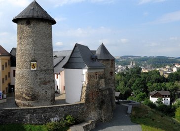 Der Bergfried ist weithin zu sehen - und von oben hat man einen tollen Ausblick. Deshalb soll er jetzt als Aussichtsturm fit gemacht werden. 