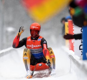 Felix Loch fährt überlegen zum Sieg beim Rennrodel-Weltcup in Königssee.
