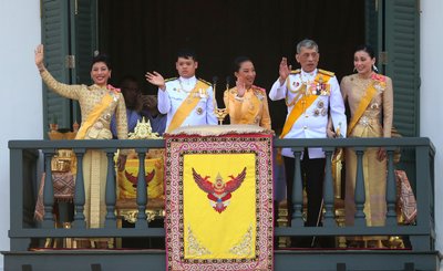 Prinzessin Bha (3. v.l.) soll zu den engsten Vertrauten des Monarchen gehört haben. (Archivbild)