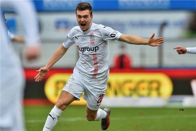 Luca Horn jubelt nach dem 1:0, seinem ersten Punktspieltor im FSV-Trikot. 