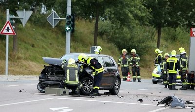Bei einem Unfall in Lichtenstein sind am Mittwochmorgen nach ersten Informationen drei Menschen verletzt worden.