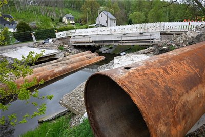Die Baustelle für den Ersatzbau einer Brücke in Wolkenburg wurde im Dezember geflutet. Daraus ergeben sich hohe Mehrkosten für die Stadt.