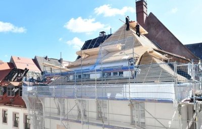 Die Gebäude Akademiestraße 5 und 7 mussten nach dem Brand wieder aufgebaut werden.