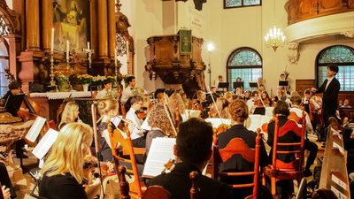 Musik von Beethoven und Saint-Saëns zum Auftakt des 3. Augustusburger Musiksommers im Juni: Die beiden Konzerte der Jungen Philharmonie Augustusburg begeisterten insgesamt 480 Zuschauer in der ausverkauften Stadtkirche St. Petri. 