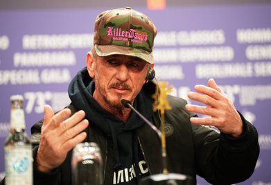 Der US-Schauspieler Sean Penn bei einer Pressekonferenz in Berlin zu seinem Dokumentarfilm "Superpower". Das Porträt über den ukrainischen Präsidenten Selenskyj hatte auf der Berlinale Premiere. 
