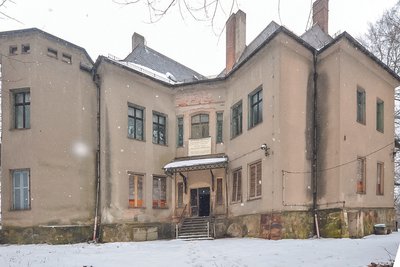 Die frühere Villa des Tuchfabrikanten Ullrich soll einen neuen Besitzer finden.