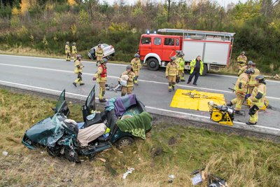 Die beiden Wagen waren nahezu frontal kollidiert.