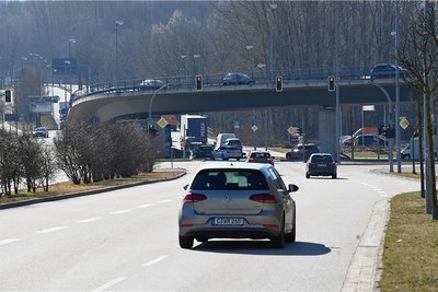 Nach dem Willen einer knappen Mehrheit des Chemnitzer Stadtrates soll der Südring nicht über den sogenannten Überflieger hinaus verlängert werden. Nun wird überprüft, ob bei der turbulenten Abstimmung über diese Frage am 16. März alles korrekt zugegangen ist. 