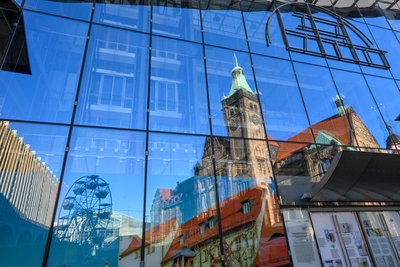 Die Mehrheit der Stadträte votierte vergangene Woche dafür, dass spätestens 2028 mehrere Ämter der Stadtverwaltung in den früheren Kaufhof umziehen. Die Entscheidung im Stadtverordnetensaal des Rathaus fiel nicht-öffentlich.