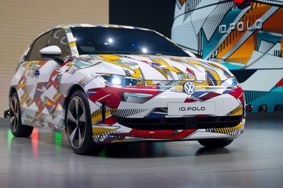 Auf der Automesse IAA Mobility in München war der ID. Polo im September noch im bunten Tarnkleid zu sehen. (Archivbild)