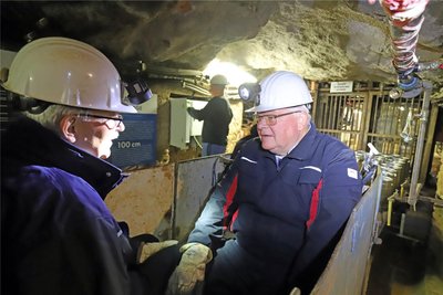 Mit der Grubenbahn geht es 800 Meter durch das Forschungs- und Lehrbergwerk Reiche Zeche der TU Bergakademie Freiberg.