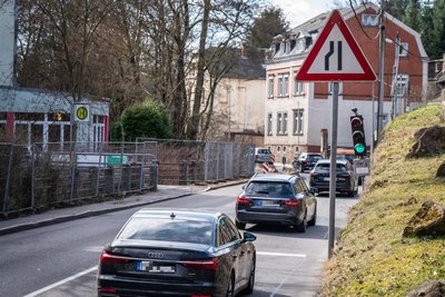Der Verkehr staut sich an der Ampel in Richtung Chemnitz.