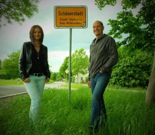 Konnten die Jury begeistern: Schönerstadts Ortsvorsteherin Susan Leithoff und ihr Stellvertreter Uwe Klöden. 