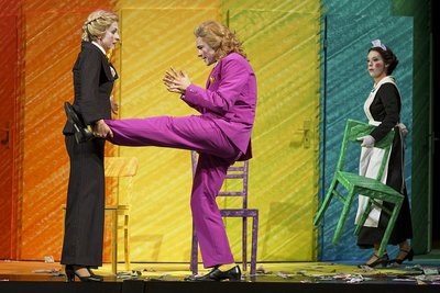 Für die Inszenierung "Der reichste Mann der Welt" hat das Eduard-von-Winterstein-Theater in Annaberg-Buchholz jetzt einen "Frosch" des Bayerischen Rundfunks erhalten. Damit werden besonders gut gemachte, originelle und zeitgemäße Operettenproduktionen ausgezeichnet. 