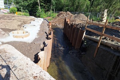 Umfangreiche Arbeiten erfolgen derzeit an zwei Flöha-Brücken der Olbernhauer Straße in Neuhausen.
