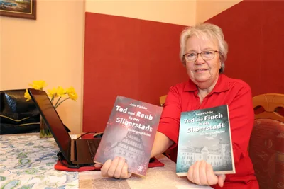 Anita Wächtler hat neben ihren ersten beiden Krimis nun einen dritten fertiggestellt.