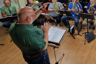 Konzentriert und engagiert: Holger Bachmann leitet die Original Muldentaler.