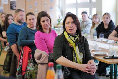 Elternsprecherin Manuela Wude diskutierte mit Lehrern, Schülern und den Vertretern der Politik über die Situation an der Oberschule Pausa.