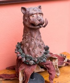 Der Aufsatz für einen Turnierhelm aus dem 17. Jahrhundert. Auch er wird im Schloss gezeigt.