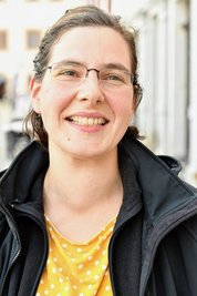 Charlotte Graf aus dem niedersächsischen Neustadt am Rübenberge ist oft in Freiberg. "Ich komme immer wieder gern hierher. Die historische Altstadt mit den wunderschönen Fassaden begeistert mich immer wieder", sagt sie. Lächelnd fügt sie hinzu: "Die Freiberger Eierschecke im Café Andelt am Untermarkt ist nicht zu überbieten."(mer)