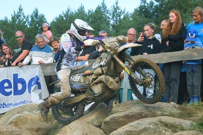 Das Foto zeigt Arvid Meyer bei der Hard Enduro Serie in Schwepnitz.