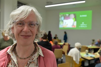 Julia Meyer, Direktorin der Universitätsbibliothek Freiberg, las bei der Veranstaltung auch selbst zwei Gedichte.