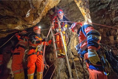 Spezialisten des Bergbau- und Höhenrettungszuges der Stadtfeuerwehr Annaberg-Buchholz kommen auch Untertage zum Einsatz. 