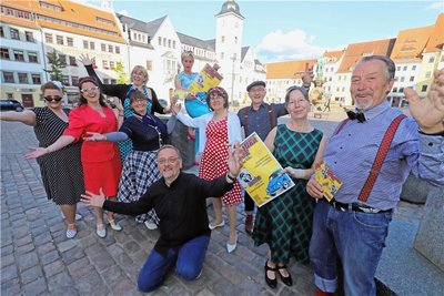 Die Mitglieder des Freiberger Stadtchores legen sich ins Zeug für ihren Schlagerabend bei den Sommernächten. 