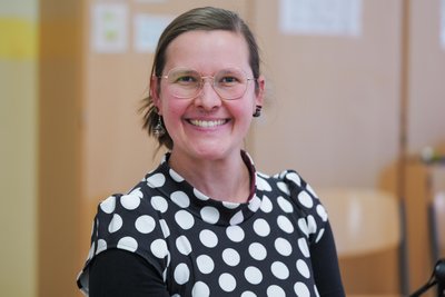 Im Falle von Lysanne Weigelt, der stellvertretenden Schulleiterin, passt die Oberschule wie der Topf auf den Deckel. Sie lernte früher selbst an der Pestalozzistraße und zog der Liebe wegen nach dem Studium wieder in die Kleinstadt.