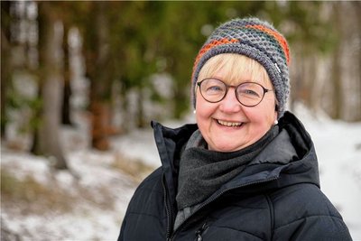 Andrea Heidinger (62) aus Hallbach denkt heute vor allem an die Frauen, die sich jeden Tag um ihre Existenz und ihre Familien sorgen müssen sowie in Kriegsgebieten um ihre Lieben trauern. Es treibt sie aber auch um, dass noch immer über Gleichstellung diskutiert werden muss. "Erst im Februar hat das Bundesarbeitsgericht ein Urteil zur Bezahlung von gleichem Lohn für gleiche Arbeit von Männern und Frauen treffen müssen. Es ist beschämend, dass Frauen erst vor Gericht ziehen müssen, um gleiche Bezahlung zu erhalten", betont Heidinger. faso