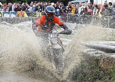 Nach seiner Enduro-Premiere im Vorjahr meisterte Ex-Biathlet Michael Rösch auch diesmal in Lichtenberg jedes Hindernis. 