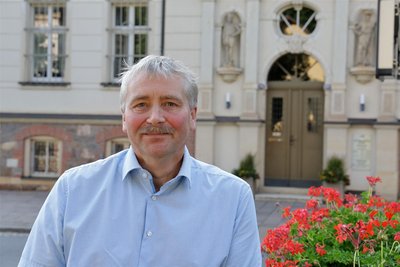 Amtsinhaber Erik Seidel bewirbt sich um eine zweite Amtszeit als Bürgermeister von Gersdorf.