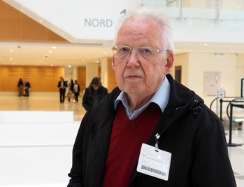 Hinterbliebene wie Bernd Gans, der bei dem Absturz seine Tochter verlor, empfinden über den Schuldspruch im Prozess Genugtuung. (Archivbild)