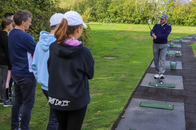 Das Projekt „Abschlag Schule“ macht den Golfpark Westerzgebirge zum Klassenzimmer im Zuge des Sportunterrichts.