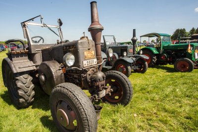 Neben Motorrädern und Pkw – sie waren in der Mehrzahl vertreten – gab es auch Lkw, Busse sowie Traktoren zu bestaunen.